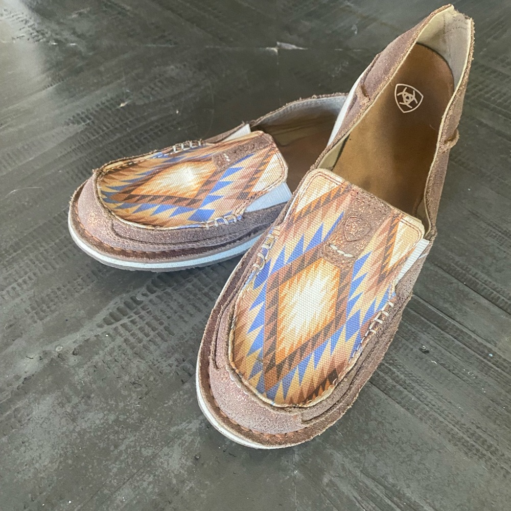 Ariat Women’s Geometric Brown and Blue Cruisers